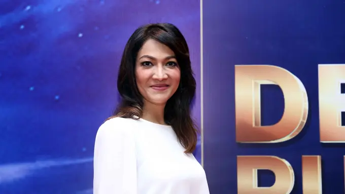 Ira Koesno mengibaratkan Pilkada DKI 2017 seperti wanita yang sedang hamil tua. (Nurwakyunan/Bintang.com)