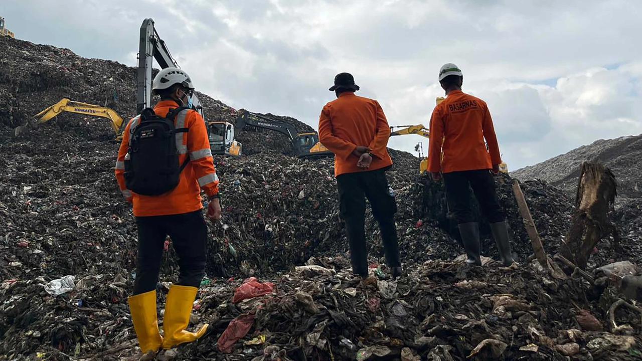 FOTO: Korban Longsor Gunungan Sampah Bantargebang Kembali  Ditemukan Siang Ini