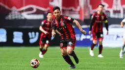 Hokkaido Consadole Sapporo yang diperkuat pemain Timnas Thailand, Supachok Sarachat berada di peringkat kedua grup A J.League YBC Levain Cup 2023 dengan 10 poin, selisih dua angka dari Yokohama F. Marinos dipuncak klasemen. (Bola.com/Dok. J-League)