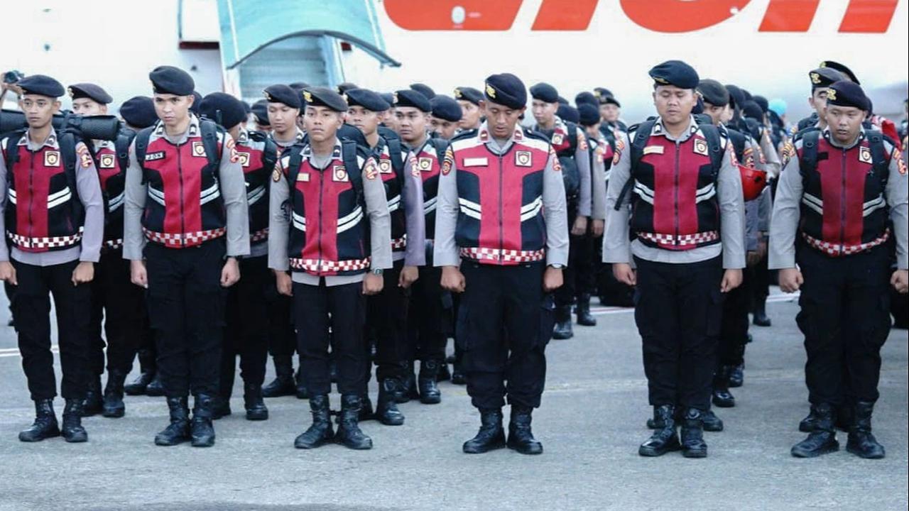 FOTO: Polri Kerahkan Operasi Udara–Laut Besar dan 219 Personel Tambahan untuk Percepatan Penanganan Bencana di Sumatera