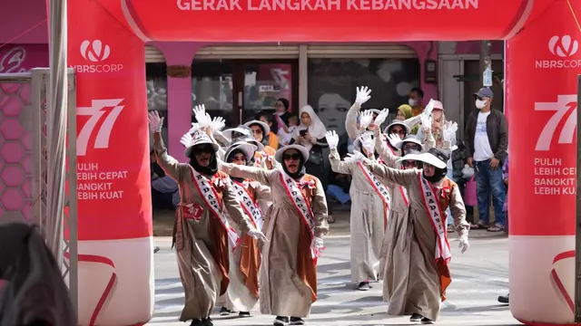 Dalam rangka menyambut HUT RI ke-77, acara gerak jalan yang bertajuk ‘Gerak Langkah Kebangsaan, Defile Emak-Emak Tangsel’ digelar (Istimewa)