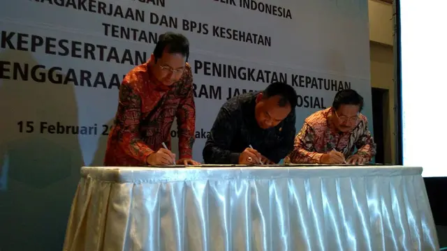 Pihak BPJS Ketenagakerjaan, Kementerian Ketenagakerjaan RI, dan BPJS Kesehatan tanda tangani kerja sama dalam upaya peningkatan jumlah peserta dan kepatuhan.