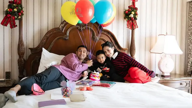 Momen Raffi Ahmad dan Nagita Slavina Kembali Rayakan Ultah Rayyanza, Kedekatan Lily dan Rafathar Disorot. (instagram/raffinagita1717)