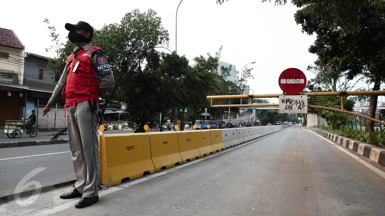 Jalur Trans Jakarta Disterilkan, Netizen Riuh