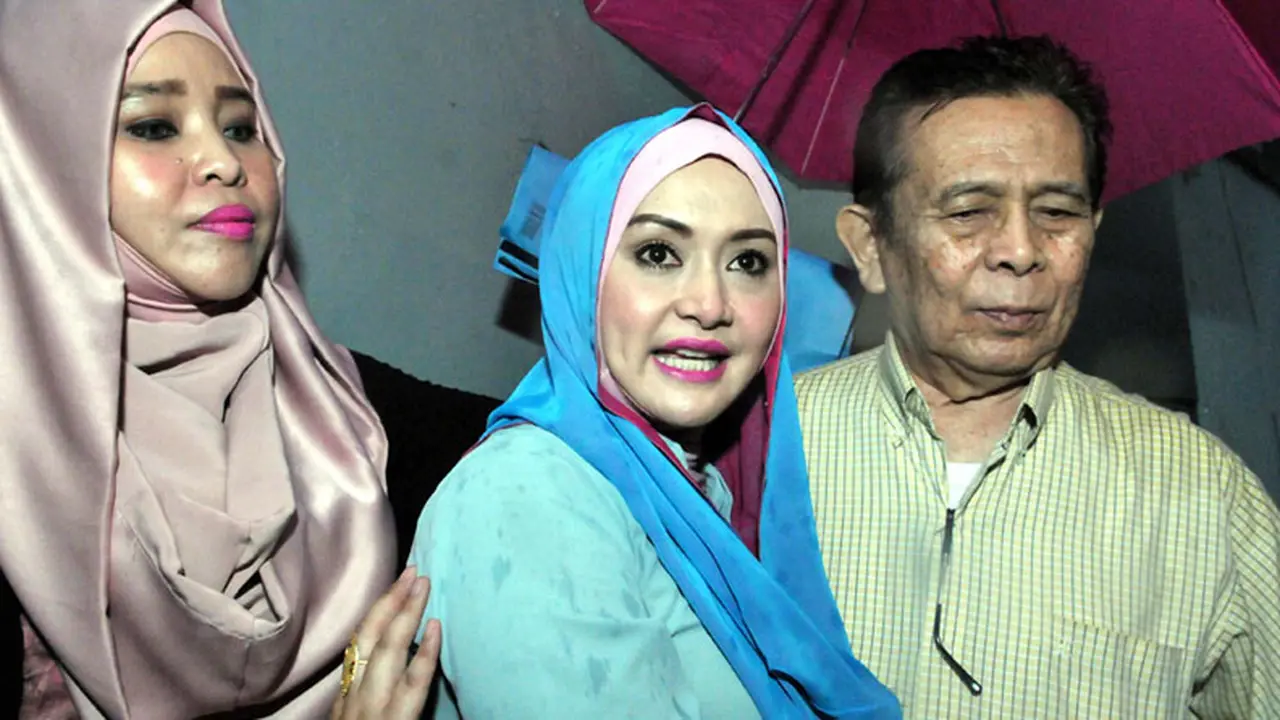 Ayahanda Sambut Eddies Adelia Keluar dari Rutan Pondok Bambu