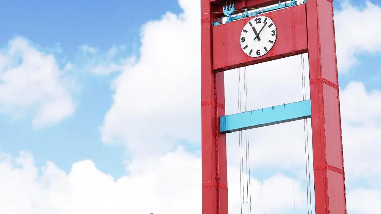 Sopir Bus Dirampok saat Bawa Wisatawan Swafoto di Jembatan Ampera, Uang Rp1,5 Juta Raib