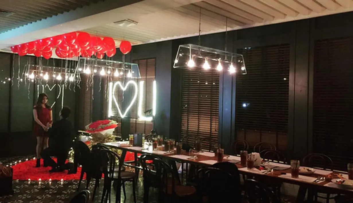 "Lega diterima. Udah deg-degan dari kemarin takut nggak diterima atau bocor jadi nggak surprise. Bersyukur sesuai rencana," ungkap Fendy Chow saat ditemui di kawasan Jakarta Barat, Minggu (25/12/2016). (Instagram/fnspropose)