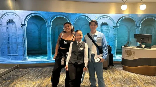 Awkarin dan Jonathan Alden di Kapal Pesiar