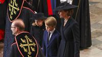Pangeran George, Putri Charlotte, Kate Middleton,dalam Pemakaman Ratu Elizabeth II. (Foto: Phil Noble/Pool Photo via AP)