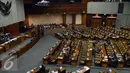 Sejumlah anggota dewan saat Rapat Paripurna penutupan masa sidang II di Jakarta, Kamis (15/12). Rapat resmi memasukkan revisi UU No 14 Tahun 2014 tentang perubahan UU No 17 Tahun 2014 tentang UU MD3 ke dalam Prolegnas 2016. (Liputan6.com/Johan Tallo)