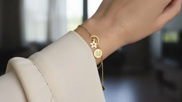 Gelang Emas Charm (Bandul) (Gemini AI)