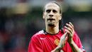 3. Rio Ferdinand – Pria asal Inggris ini adalah salah satu palang pintu yang membuat pertahanan Setan Merah sulit ditembus. Bersama Manchester United ia telah menorehkan banyak gelar mulai dari Liga Inggris hingga Liga Champions. (AFP/Paul Ellis)