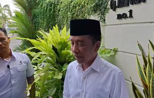 Presiden ke-7 RI Joko Widodo alias Jokowi&nbsp;di kediaman pribadinya di Solo, Jumat (25/7/2025). (Liputan6.com/Fajar Abrori)