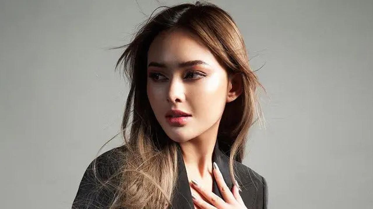 5 Potret Gaya Kasual Amanda Manopo yang Bisa Jadi Inspirasi Outfit Harian, dari Main Padel hingga Liburan Musim Dingin