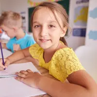 Memperhatikan perkembangan kecerdasan anak (Foto: Freepik.com)