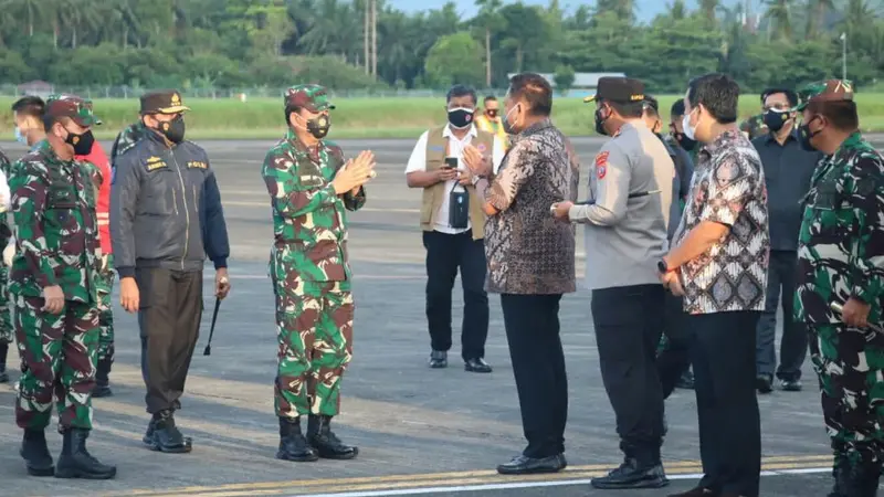 Panglima TNI dan Kabaharkam Polri tiba pada Jumat (3/9/2021) sore di Bandara Sam Ratulangi, Manado, Sulut.