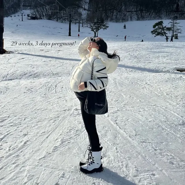 8 Gaya Kompak Jessica Mila Kenakan Outfit Musim Dingin Bersama Kakak Ipar dan Ibu Mertua Saat Liburan di Jepang