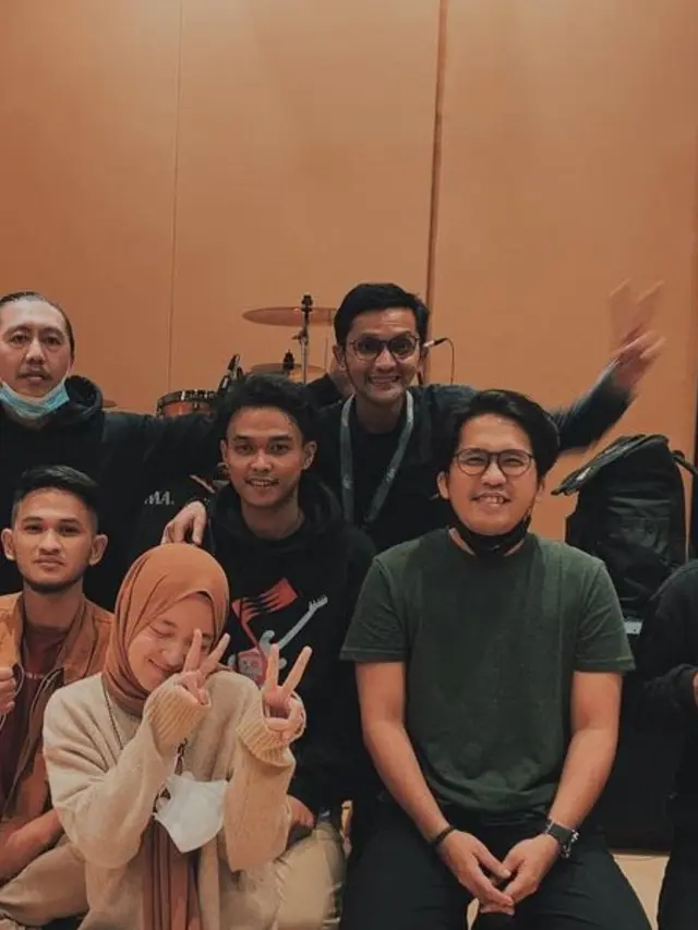 Nissa Sabyan dan Ayus