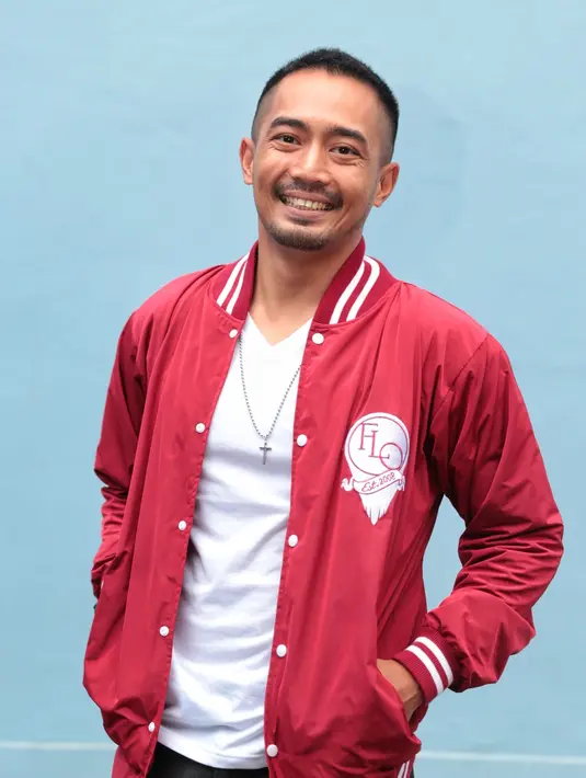 Pemeran dalam film Belahan Jiwa itu akan menikahi wanita yang dikenalnya sejak setahun belakangan ini. Meski terbilang singkat, aktor 35 tahun itu siap melepas masa dudanya, lantaran tertarik sifat calonnya. (Adrian Putra/Bintang.com)