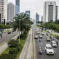 Sejumlah kendaraan melintas di kawasan Sudirman, Jakarta Pusat, Rabu (6/1/2021). Pemerintah memberlakukan kebijakan pembatasan sosial berskala besar (PSBB) di wilayah Jawa dan Bali mulai 11 hingga 25 Januari 2021 menyusul lonjakan kasus Covid-19 di sejumlah daerah. (Liputan6.com/Faizal Fanani)