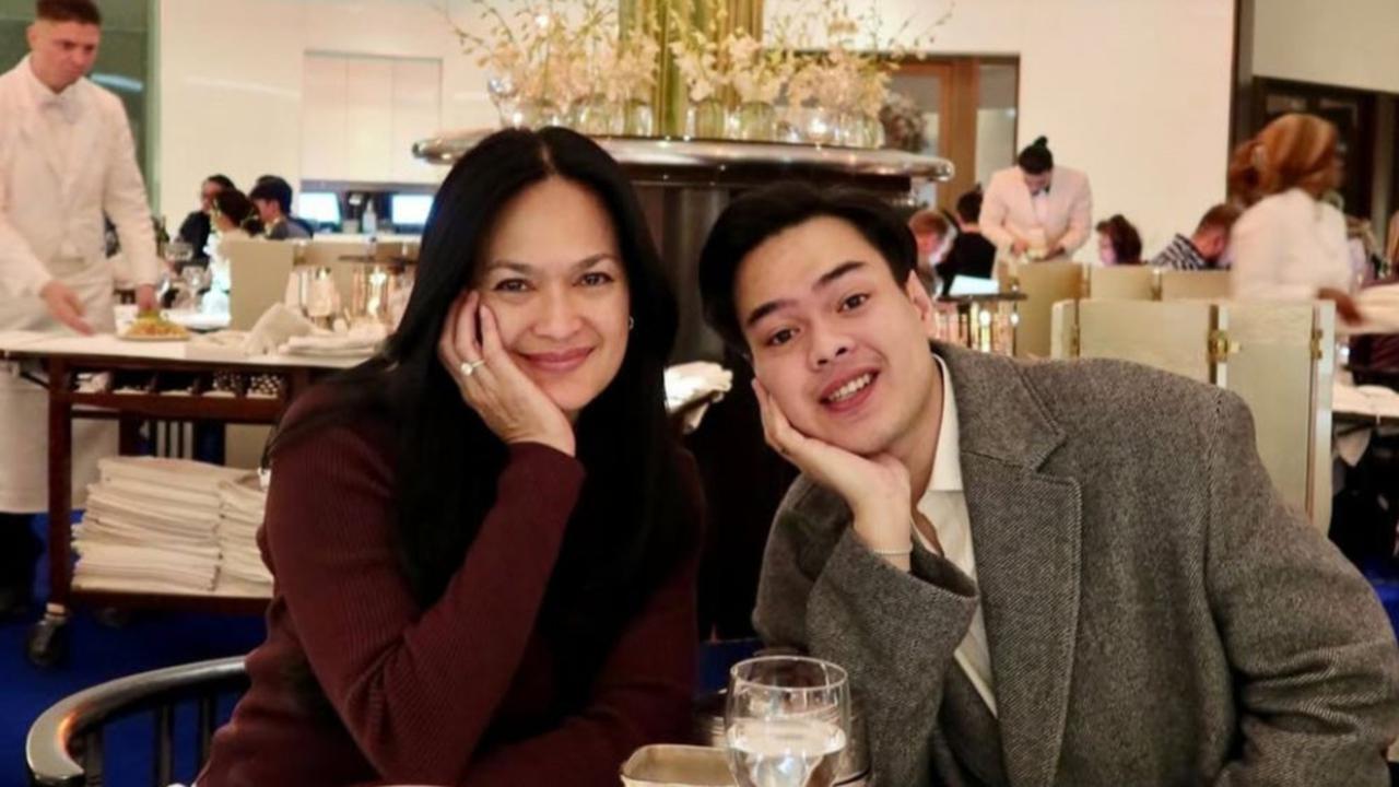 5 Potret Cantik Awet Muda Donna Harun dan Sang Anak di Akhir Tahun, Wajah Tampan Jeje Soekarno Curi Perhatian Netizen