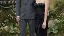 Kaya Scodelario bersama suaminya Benjamin Walker berpose untuk para fotografer setibanya mereka di pemutaran perdana serial TV 'The Lord of the Rings: The Rings of Power' di London, Selasa di London, Selasa (30/8/2022). Penampilan Kaya dan Benjamin di pemutaran perdana datang setelah pasangan itu menyambut anak kedua mereka bersama pada bulan Januari. (Photo by Scott Garfitt/Invision/AP)