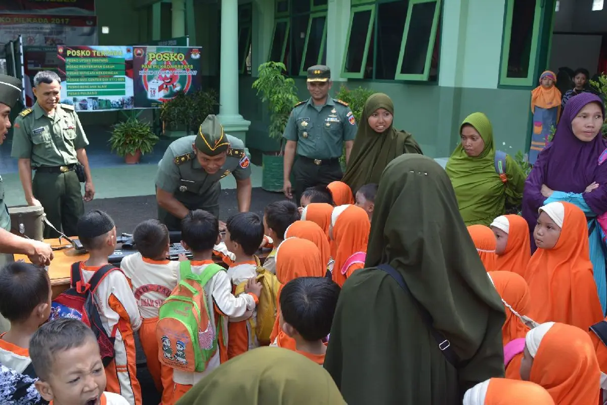 Anak-Anak TK Serbu Markas TNI untuk Belajar Kemiliteran