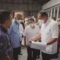 Menteri Perdagangan (Mendag) Muhammad Lutfi inspeksi mendadak (sidak) ke pasar dan distributor minyak goreng (migor) di Sidoarjo, Jawa Timur, Jumat (18/2/2022). (Dok Kemendag)