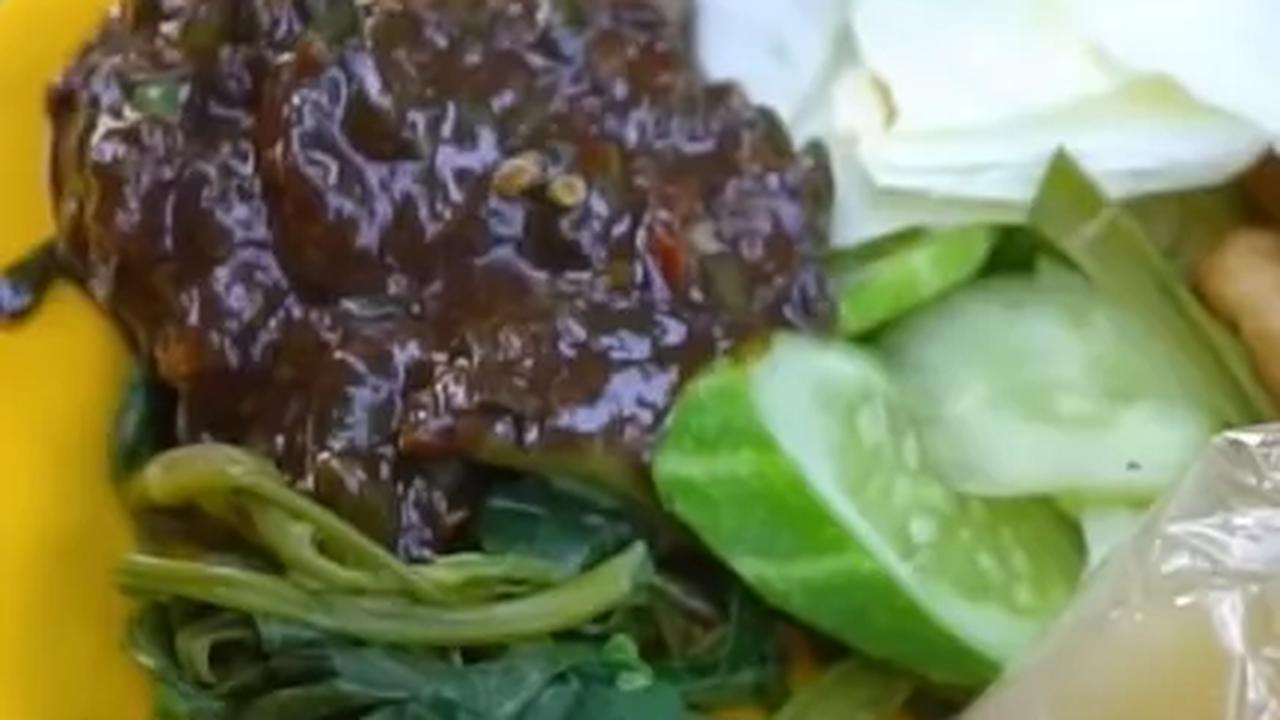 Mencicipi Uniknya Rujak Jaran yang Legendaris di Cirebon, Isinya Sayur bukan Buah