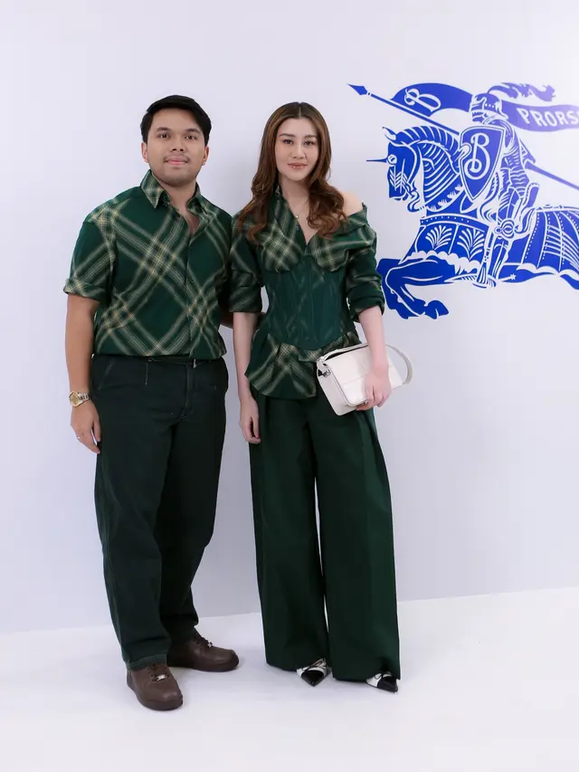 6 Adu Gaya Couple di Acara Burberry Outerwear 2024 Jakarta, Thariq Halilintar-Aaliyah Massaid hingga El Rumi-Syifa Hajdu