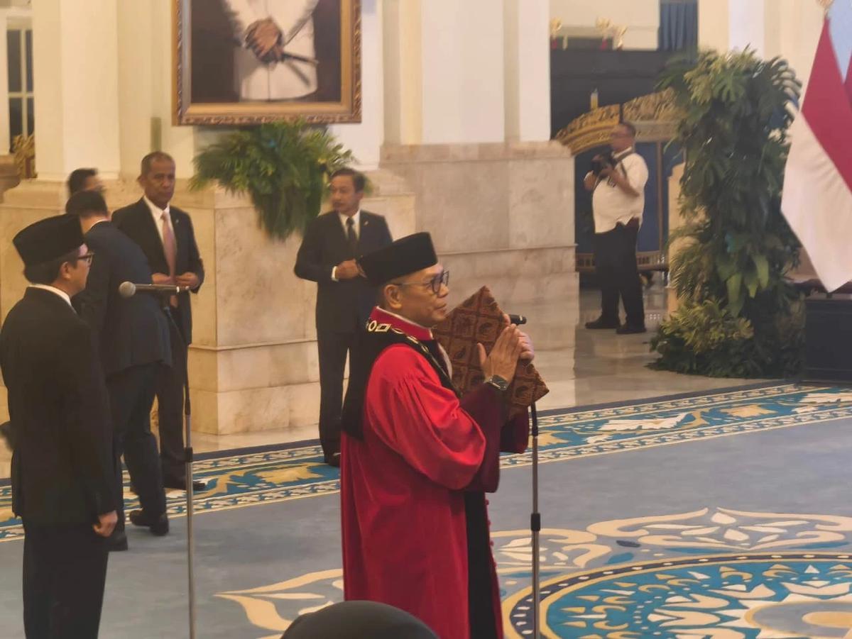 Adies Kadir dilantik jadi Hakim MK