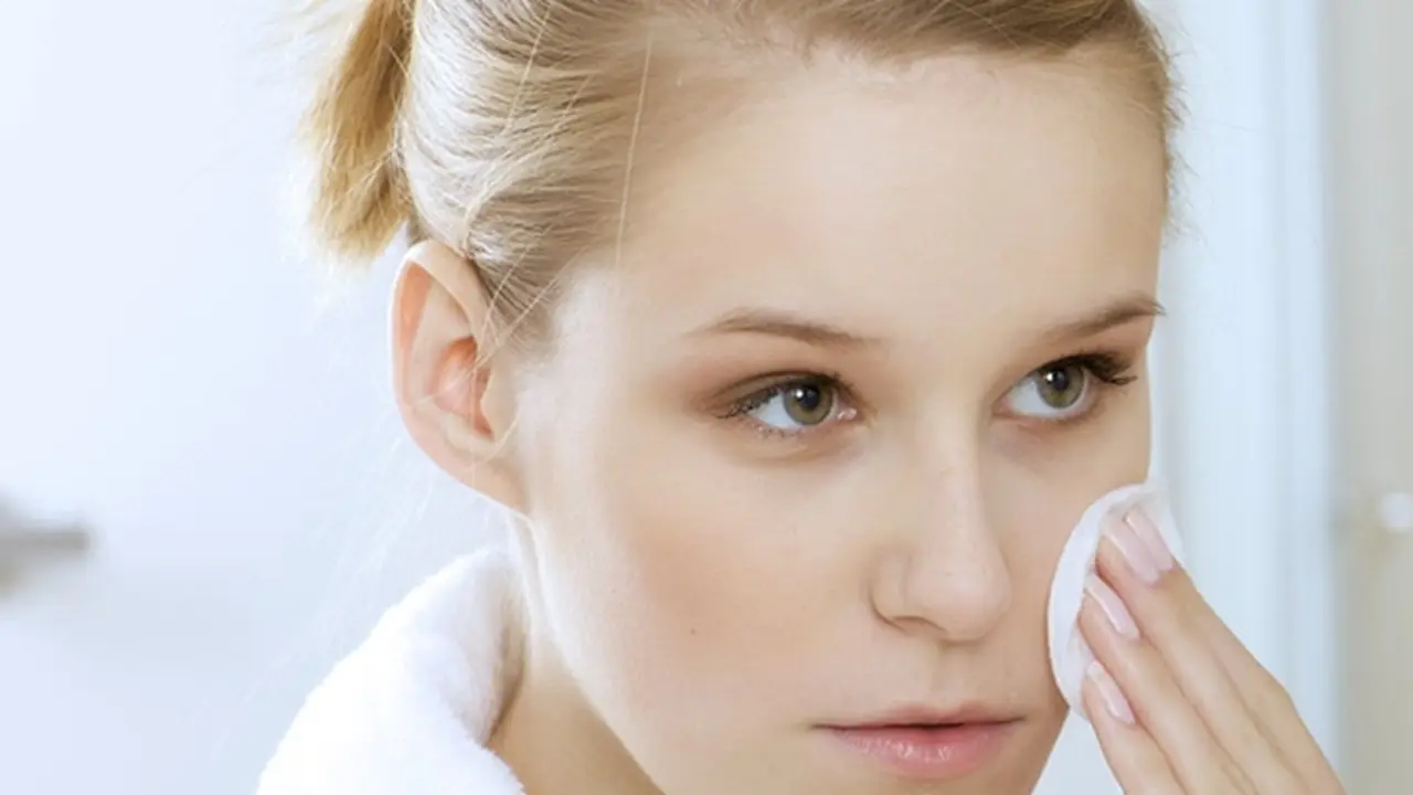 Cara mengatasi jerawat untuk kulit sensitif / Image: Shutterstock
