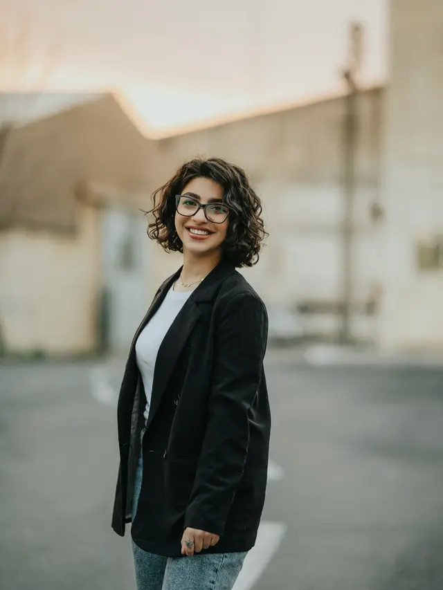 perempuan senyum manis