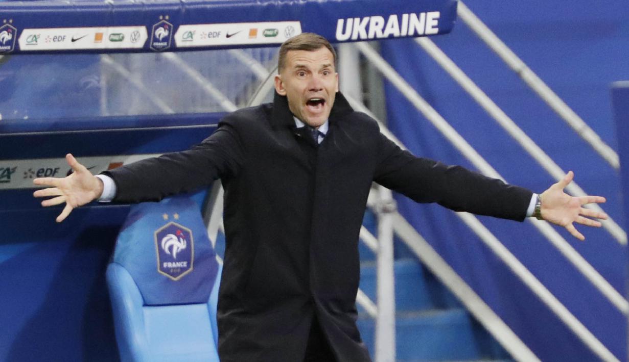Ekspresi pelatih Ukraina, Andriy Shevchenko, saat melawan Prancis pada laga Kualifikasi Piala Dunia di Stadion Saint Denis, Paris, Kamis (25/3/2021). Kedua tim bermain imbang 1-1. (AP Photo/Thibault Camus)