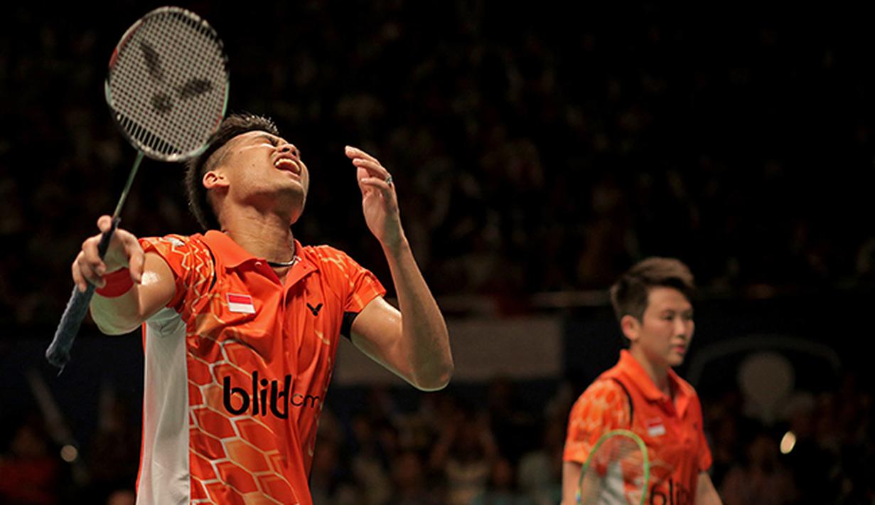 Ekpresi Tontowi Ahmad/Liliyana Natsir ganda campuran Indonesia saat bertanding melawan Zhang Nan/Zhao Yunlei di semifinal BCA Indonesia Open Premier Super Series 2015 di Istora Senayan Jakarta. (Peksi Cahyo/Bola.com)
