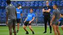 Pelatih Inter Milan, Antonio Conte, memimpin sesi latihan jelang laga Liga Europa di Gelsenkirchen, Jerman, Selasa (4/8/2020). Inter Milan akan berhadapan dengan Getafe. (Photo by Ina Fassbender / various sources / AFP)