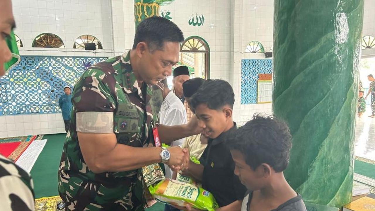 Fakta Unik Penyaluran Bantuan Beras Lanud Pattimura: 250 Paket untuk Warga Kurang Mampu di Ambon