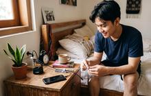 6 Cara Menata Kabel Charger di Samping Tempat Tidur, Rapi dan Aman dari Risiko Kebakaran