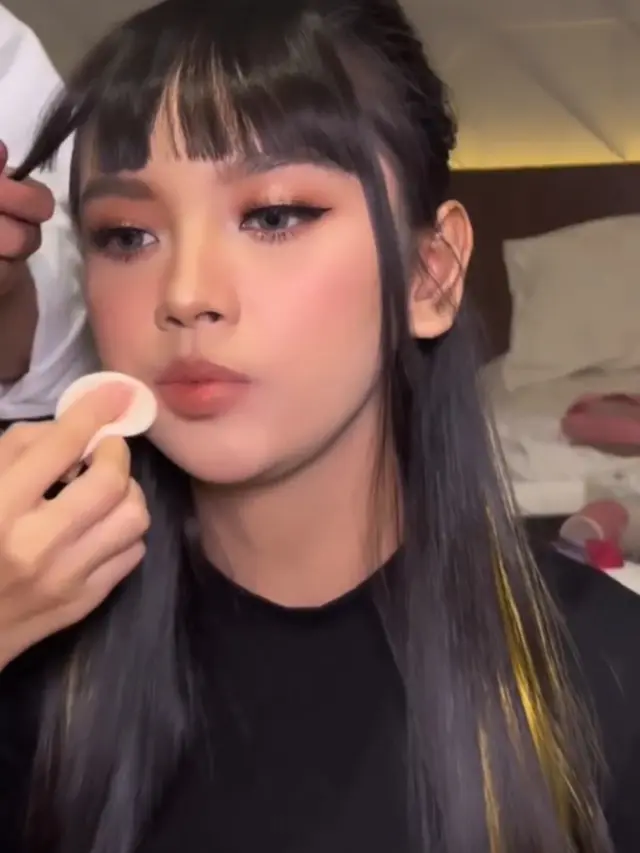 Tutorial Lipstik Lyodra oleh Fauzia Hanum (Instagram/fauziaahanum)