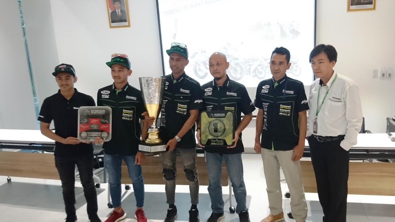 Manual Tech KYT Kawasaki Racing