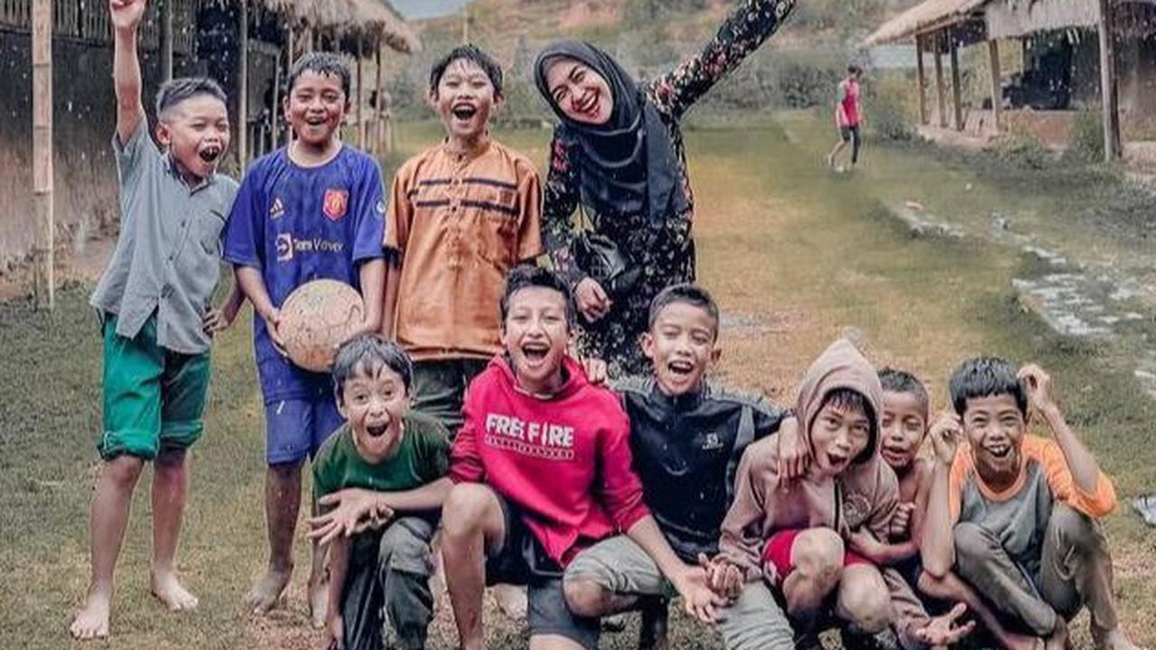Potret Ria Ricis yang Justru Asyik Liburan di Tengah Kabar Gugatan Cerai, Tetap Ceria & Menebar Senyum Bahagia