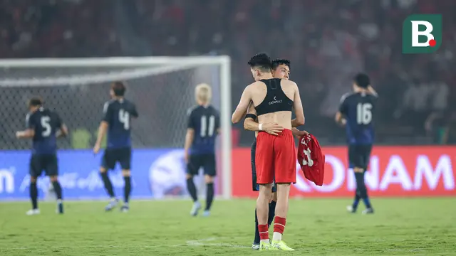 Foto: Sama-Sama Berkarier di Liga Inggris, Justin Hubner dan Wataru Endo Saling Tukar Jersey setelah Laga Timnas Indonesia Vs Jepang