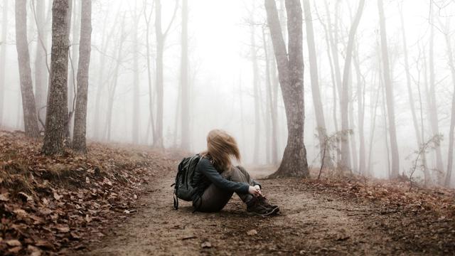 Ilustrasi merelakan, melepaskan, merenung, galau