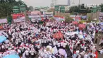 Persatuan Perawat Nasional Indonesia (PPNI) melakukan aksi unjuk rasa di depan Gedung DPR, Senayan, Jakarta, Kamis (15/3/2017)