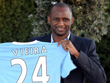 Manchester City perlahan menjadi klub top Eropa hingga menjadi destinasi para pemain untuk bermain di dalamnya. Bahkan terdapat beberapa pemain top Eropa yang memilih menutup karier sepak bolanya sebagai pemain bersama The Citizens karena memiliki kebanggaan telah menjadi bagian dari klub asal kota Manchester. Seperti 5 pemain top Eropa berikut yang akhirnya pensiun bersama Mancity. (AFP/Andrew Yates)