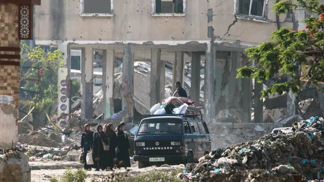 Warga Palestina Tinggalkan Lokasi Pengungsian di Gaza Tengah