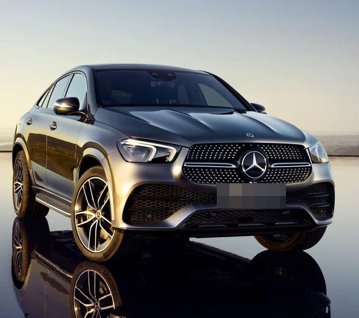 Ilustrasi mobil Mercedes (Mercedes)
