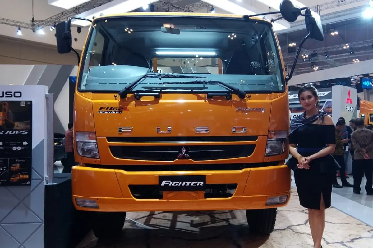 PT Krama Yudha Tiga Berlian Motors (KTB) selaku distributor resmi kendaraan niaga Mitsubishi Fuso di Indonesia secara resmi meluncurkan enam varian baru Fighter di ajang Gaikindo Indonesia International Auto Show (GIIAS) 2019