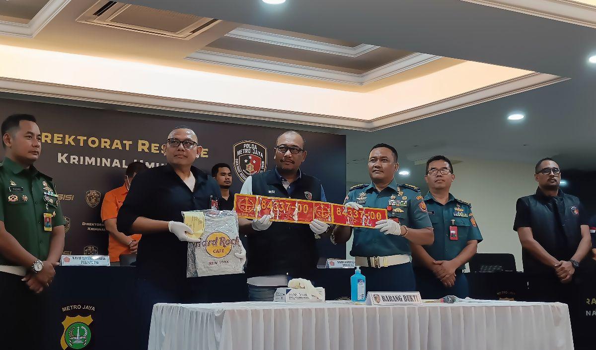 Polisi membenarkan kendaraan dinas TNI nomor 84337-00 digunakan T. Sementara pelaku merupakan seorang sipil.<br>