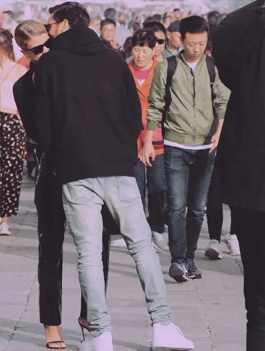 Tak hanya itu, Scott bahkan menekan Sofia untuk miliki anak dengannya. (instagram/sofiarichie)